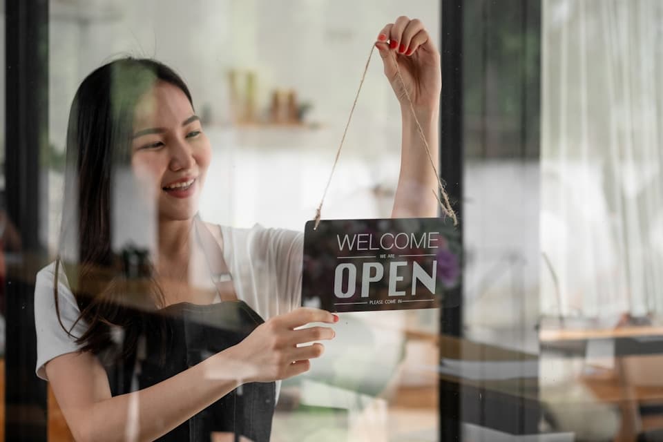 Small business invoicing shop open